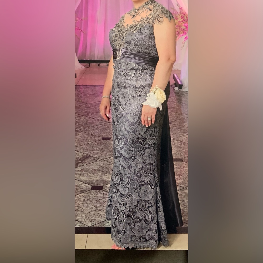 Mac duggal evening dress Sz 16 beaded high neck